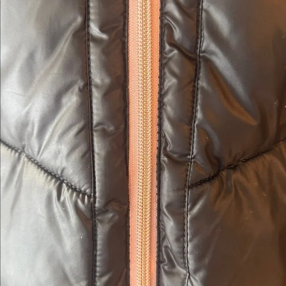 Michael Kors fleece-lined heavyweight puffer jacket with pink /rose gold trim - Picture 3 of 12